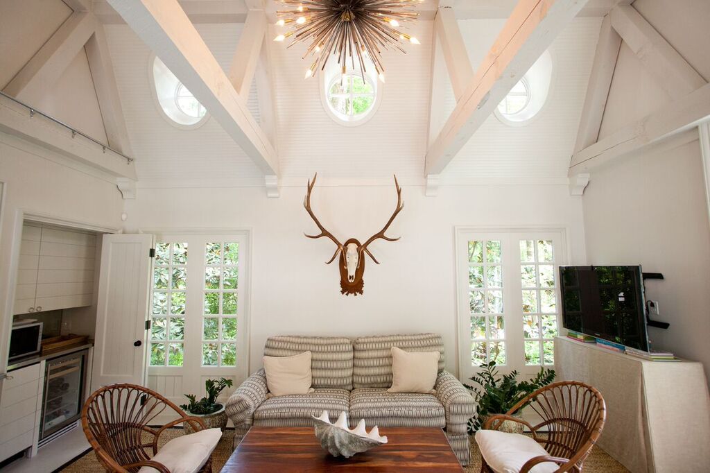 Pool House — Photo 2 of 10